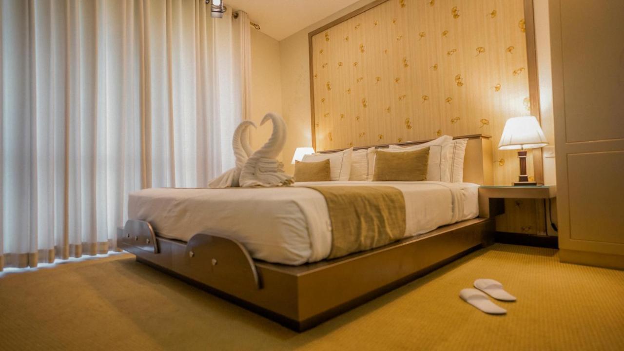 Royal Classic Resort Kandy Exterior photo