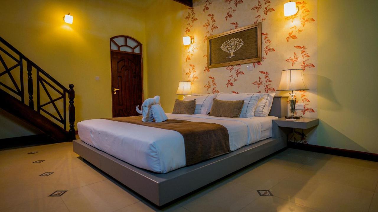 Royal Classic Resort Kandy Exterior photo