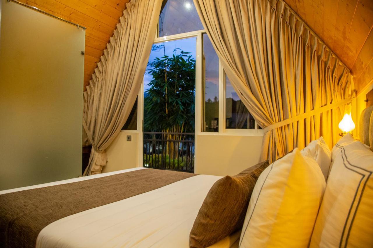 Royal Classic Resort Kandy Exterior photo