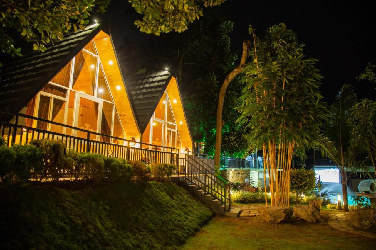 Royal Classic Resort Kandy Exterior photo